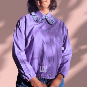 Chemise upcyclée Lisette - coton violet et volant fleuri vintage