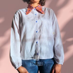Chemise upcyclée Léonie- rayures blanc bleu orange et col fleuri orange vintage