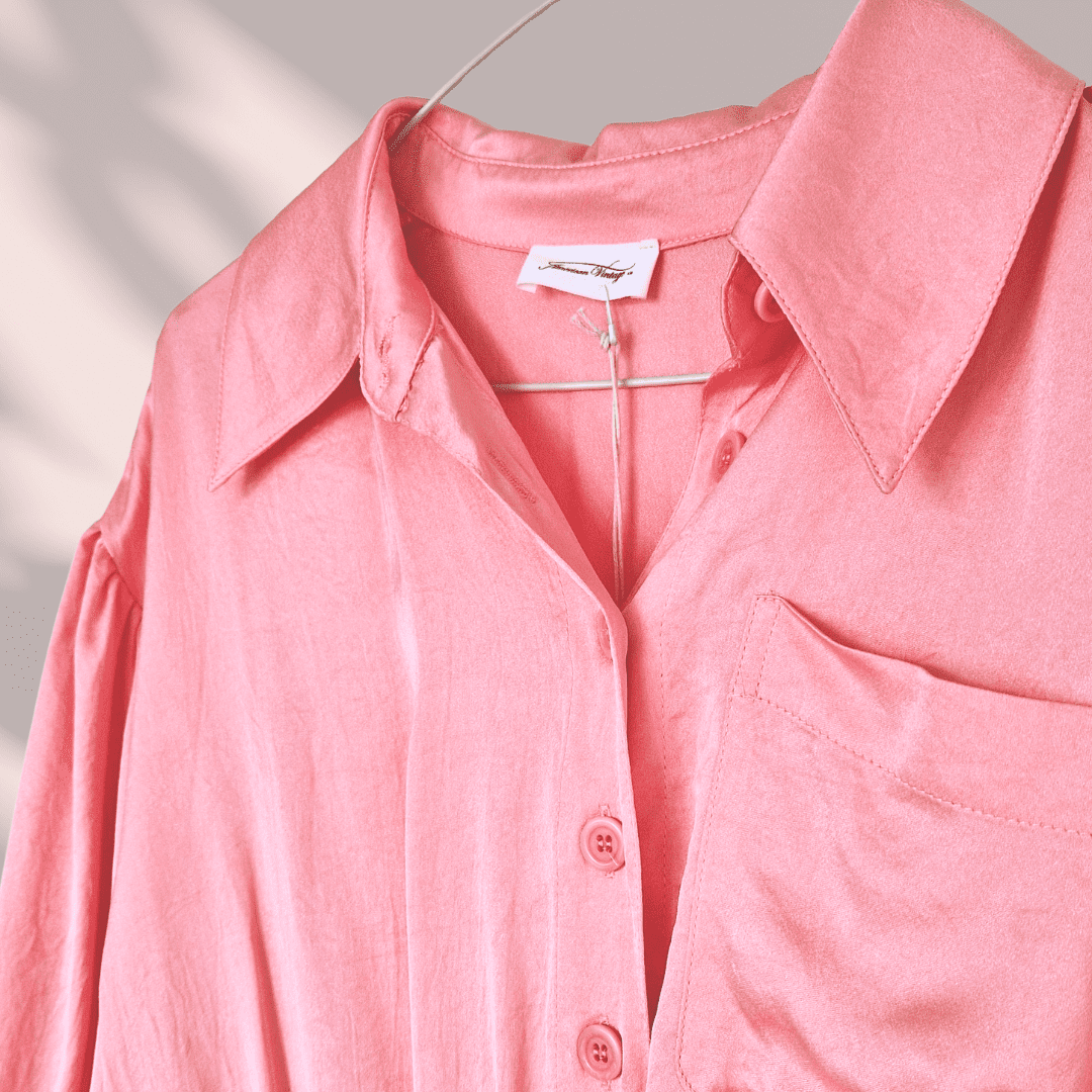 Robe rose satinée American Vintage (avec étiquette) – Image 2