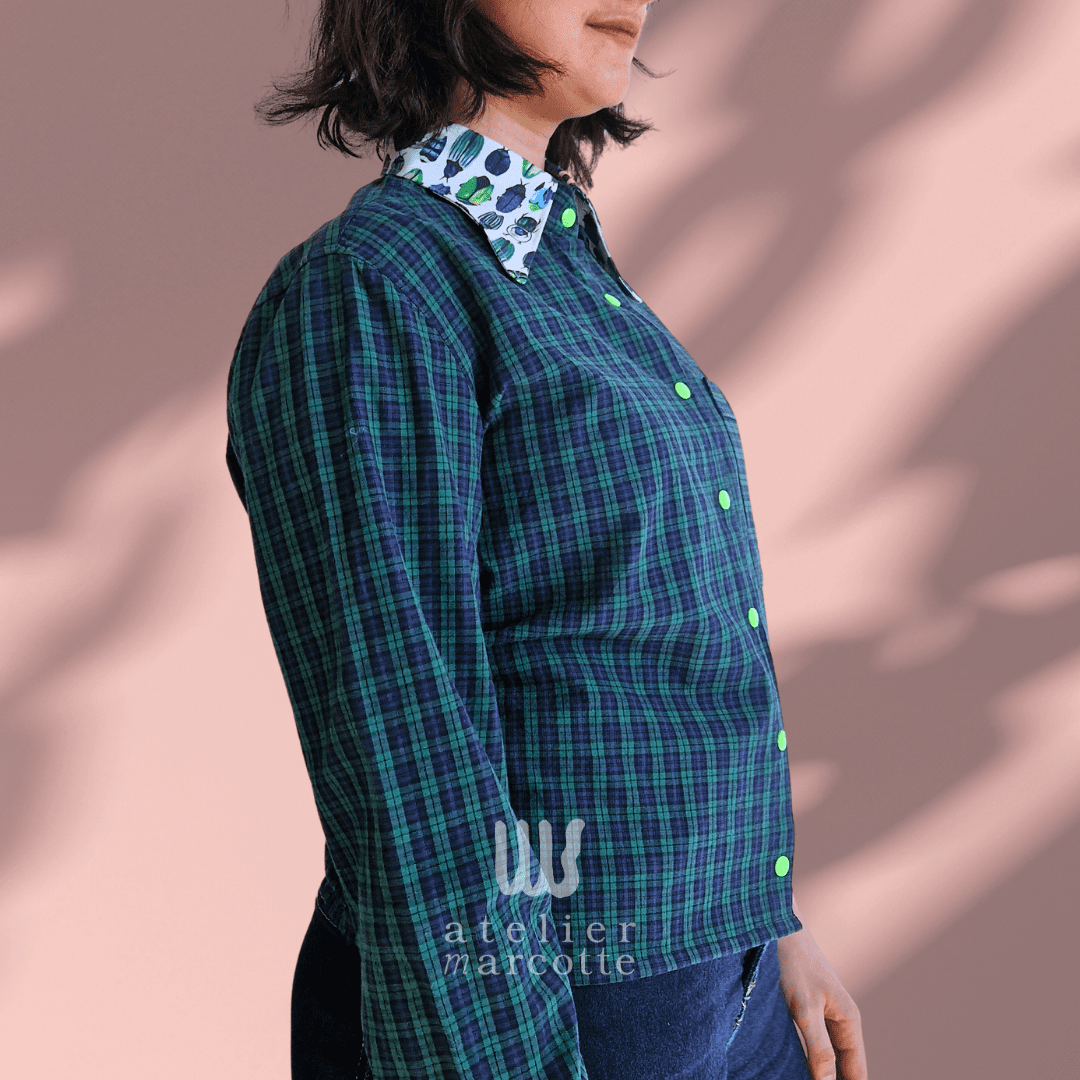 Chemise upcyclée Elisabeth - carreaux Ecossais bleu vert et col scarabées verts fluos – Image 5