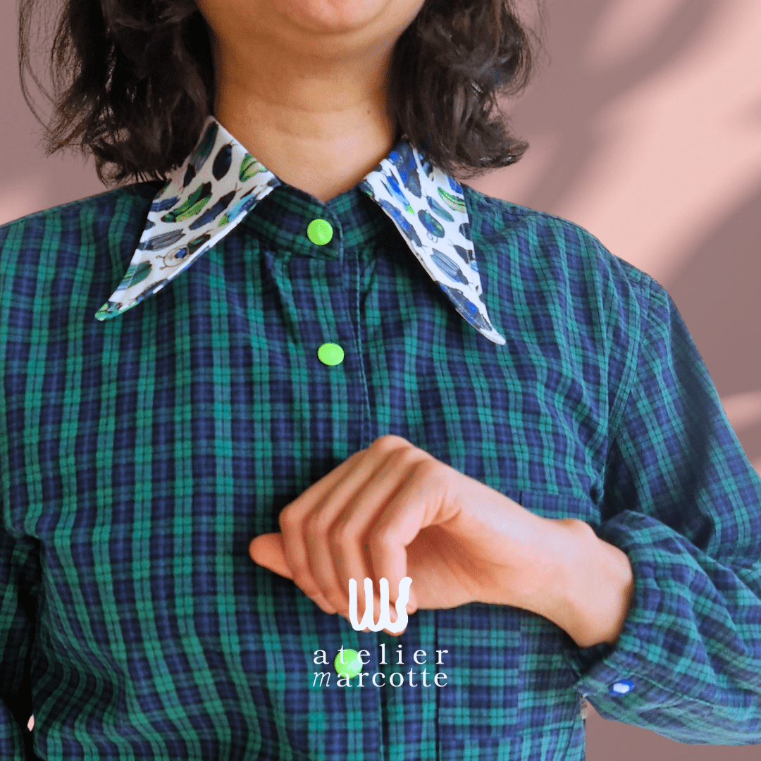 Chemise upcyclée Elisabeth - carreaux Ecossais bleu vert et col scarabées verts fluos – Image 2