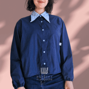 Chemise upcyclée Margaret - bleu nuit et col vintage fleuri