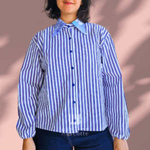 Chemise upcyclée Martha - rayures bleu violettes et col fleuri vintage