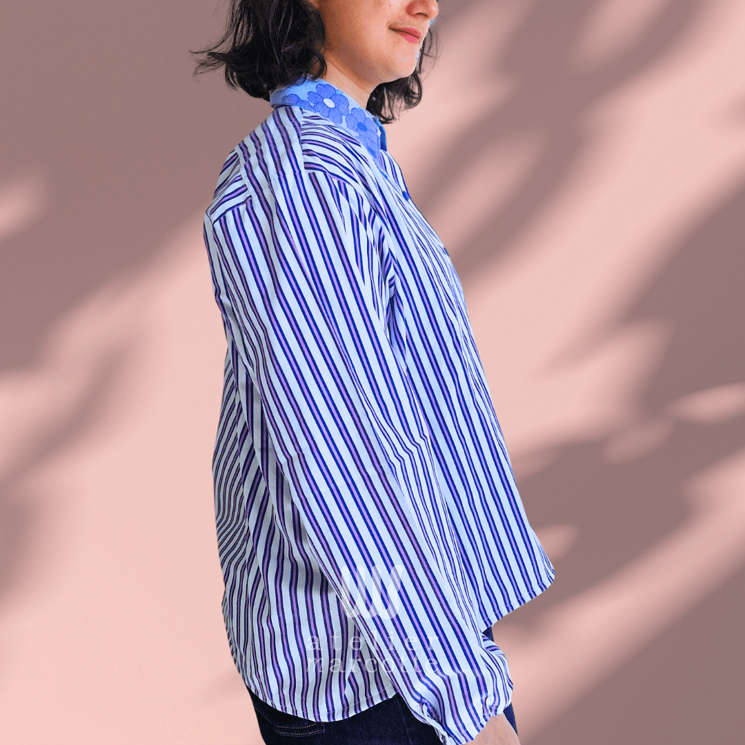 Chemise upcyclée Martha - rayures bleu violettes et col fleuri vintage – Image 4