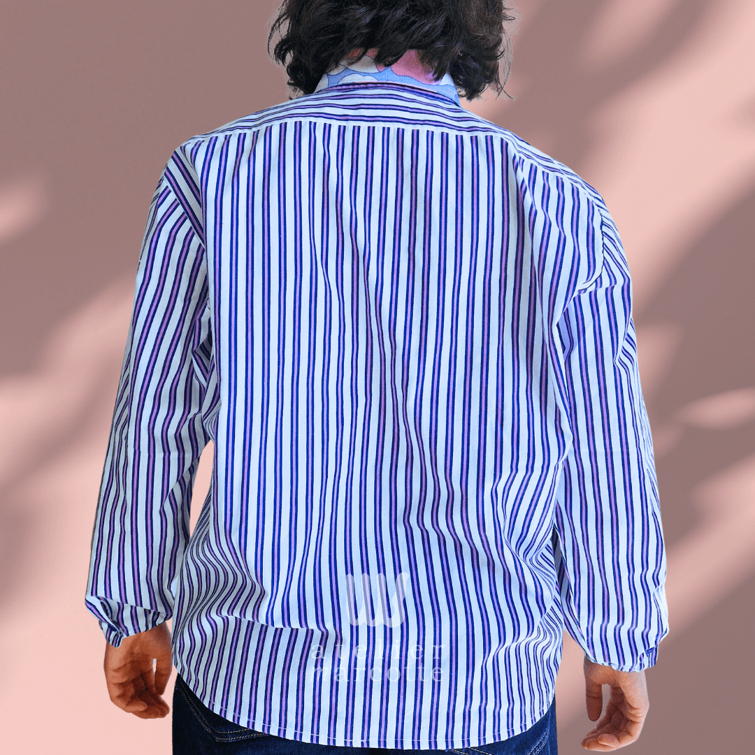 Chemise upcyclée Martha - rayures bleu violettes et col fleuri vintage – Image 5