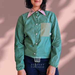 Chemise upcyclée Paola - coton vert kaki et col fleuri rose