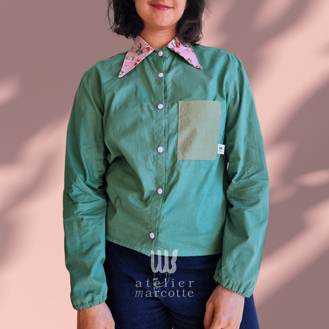 Chemise upcyclée Paola - coton vert kaki et col fleuri rose