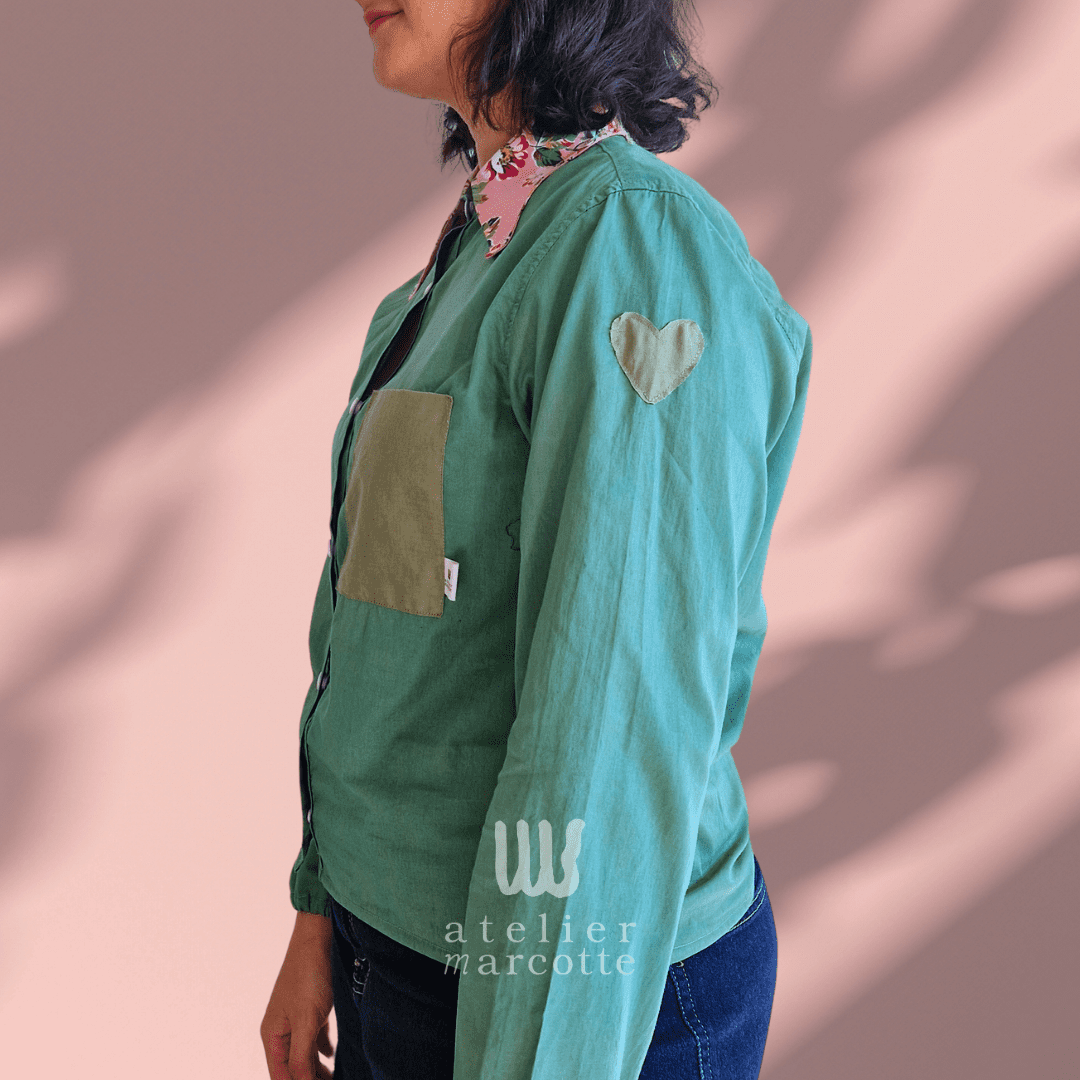 Chemise upcyclée Paola - coton vert kaki et col fleuri rose – Image 4