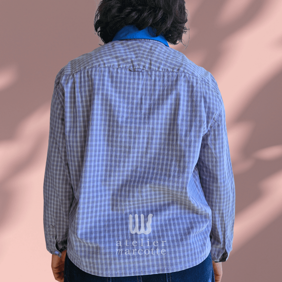 Chemise upcyclée Freddie - carreaux violets, col et poche bleu vintage – Image 4