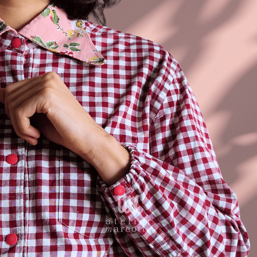 Chemise upcyclée Rosalia - vichy bordeaux et col fleuri rose vintage – Image 2