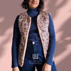 Gilet sans manche upcyclé Rita - léopard jaune et doublure couvre-lit vintage