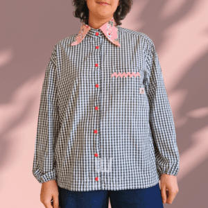 Chemise upcyclée Monica - vichy vert et col vintage fleuri rose